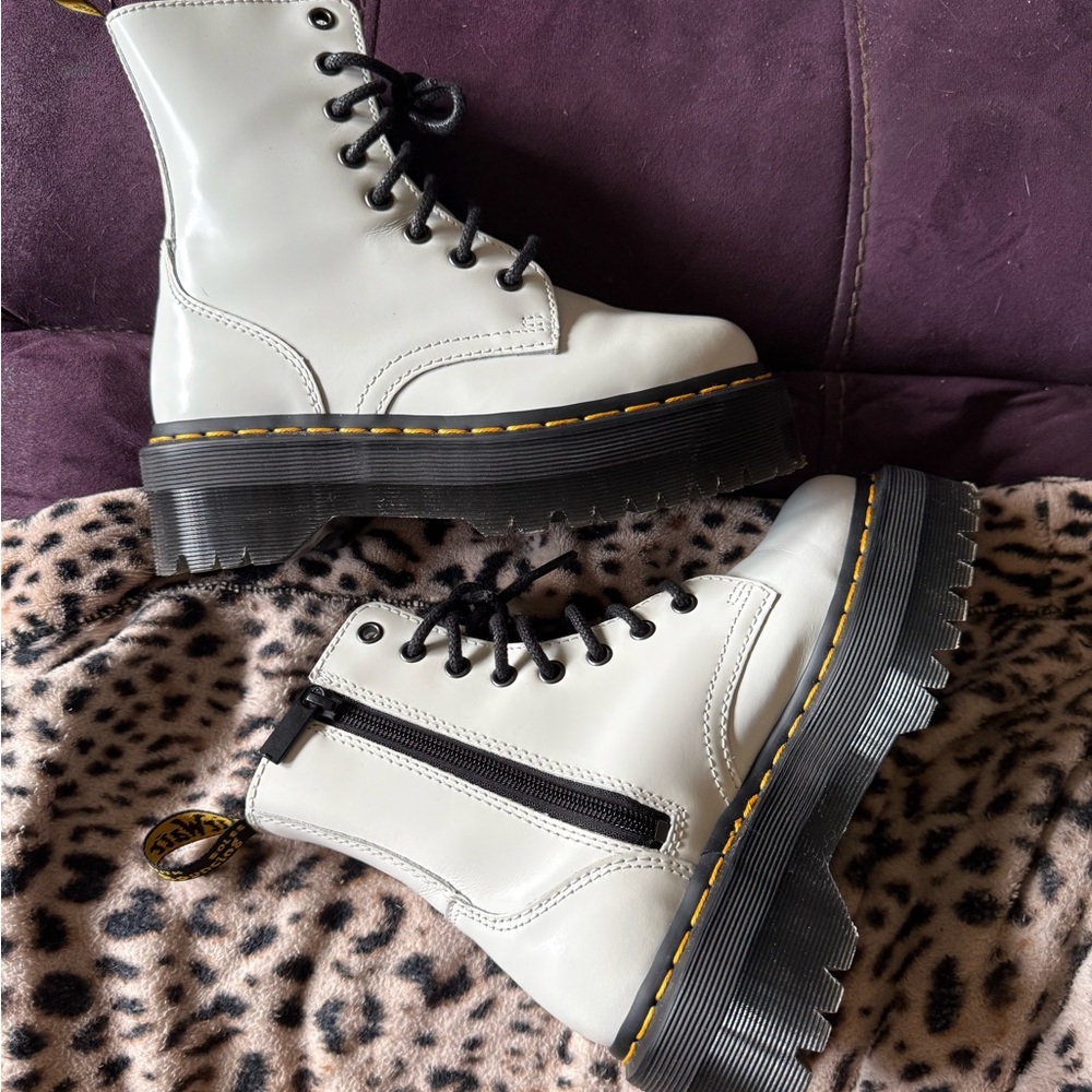 DISCOUNTED Dr. Martens ankle boots